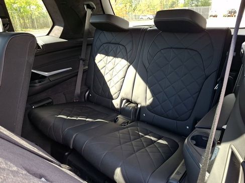 Certified 2023 BMW X7 xDrive40i w/ Executive Package image 16