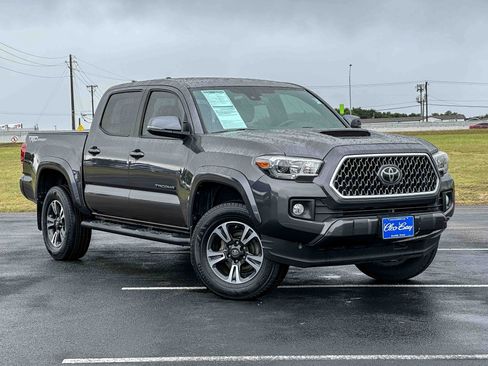 Used 2019 Toyota Tacoma TRD Sport RWD image 2