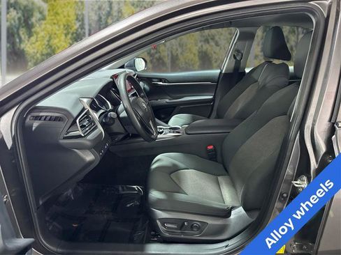 Used 2022 Toyota Camry LE image 9