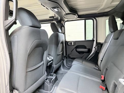 Used 2018 Jeep Wrangler Unlimited Sport S AWD/4WD image 18