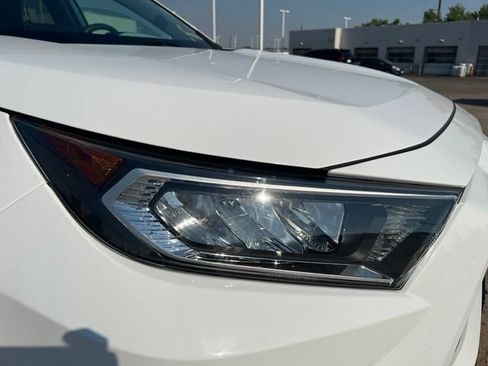 Used 2019 Toyota RAV4 XLE w/ Carpet Mat Package AWD/4WD image 11