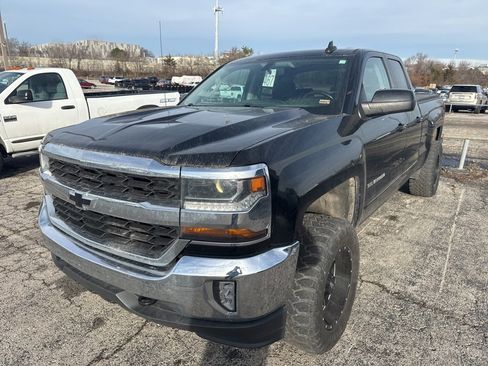 Used 2018 Chevrolet Silverado 1500 LT w/ All Star Edition image 3