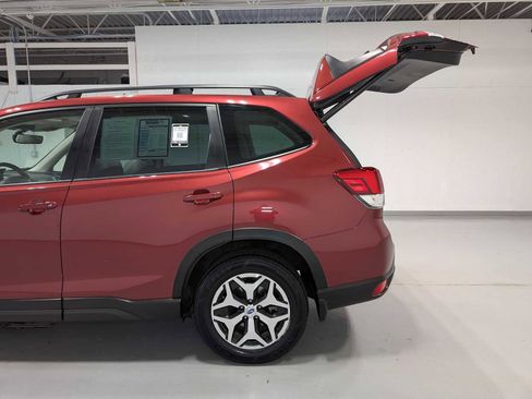Used 2023 Subaru Forester Premium image 11