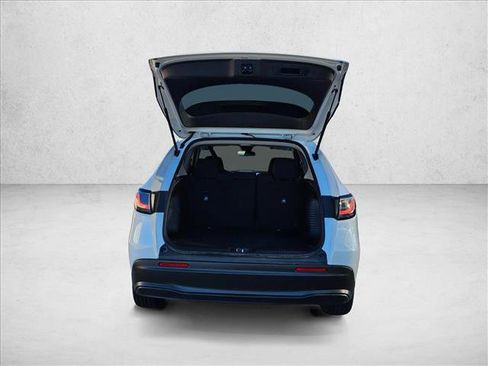 Used 2025 Honda HR-V LX image 6