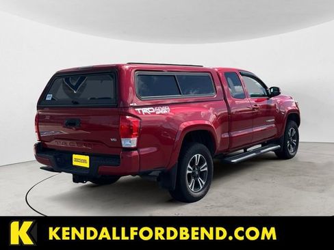 Used 2017 Toyota Tacoma TRD Sport w/ Premium & Technology Package image 5