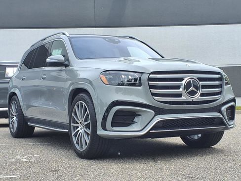 Used 2025 Mercedes-Benz GLS 450 4MATIC image 2