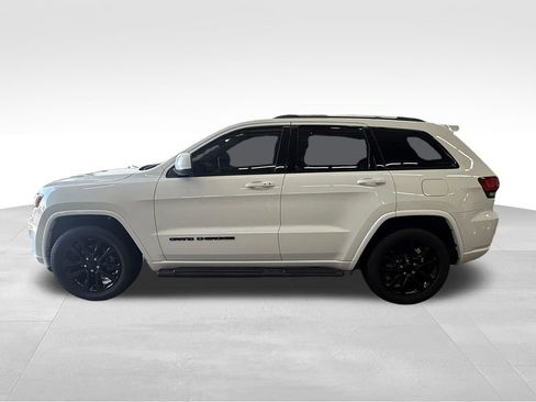 Used 2019 Jeep Grand Cherokee Altitude AWD/4WD image 2