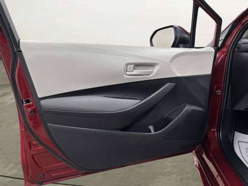 Used 2022 Toyota Corolla LE FWD image 12
