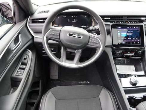 New 2025 Jeep Grand Cherokee L Altitude image 14