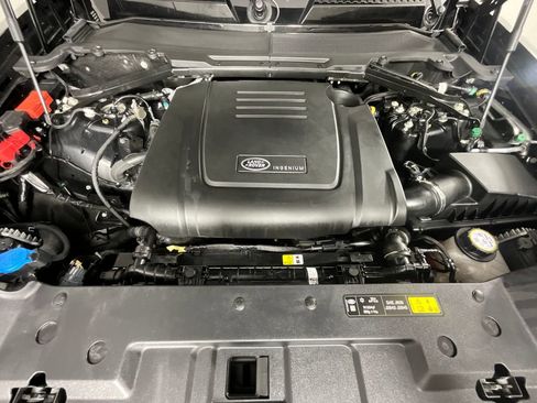 Used 2025 Land Rover Defender 90 S image 12