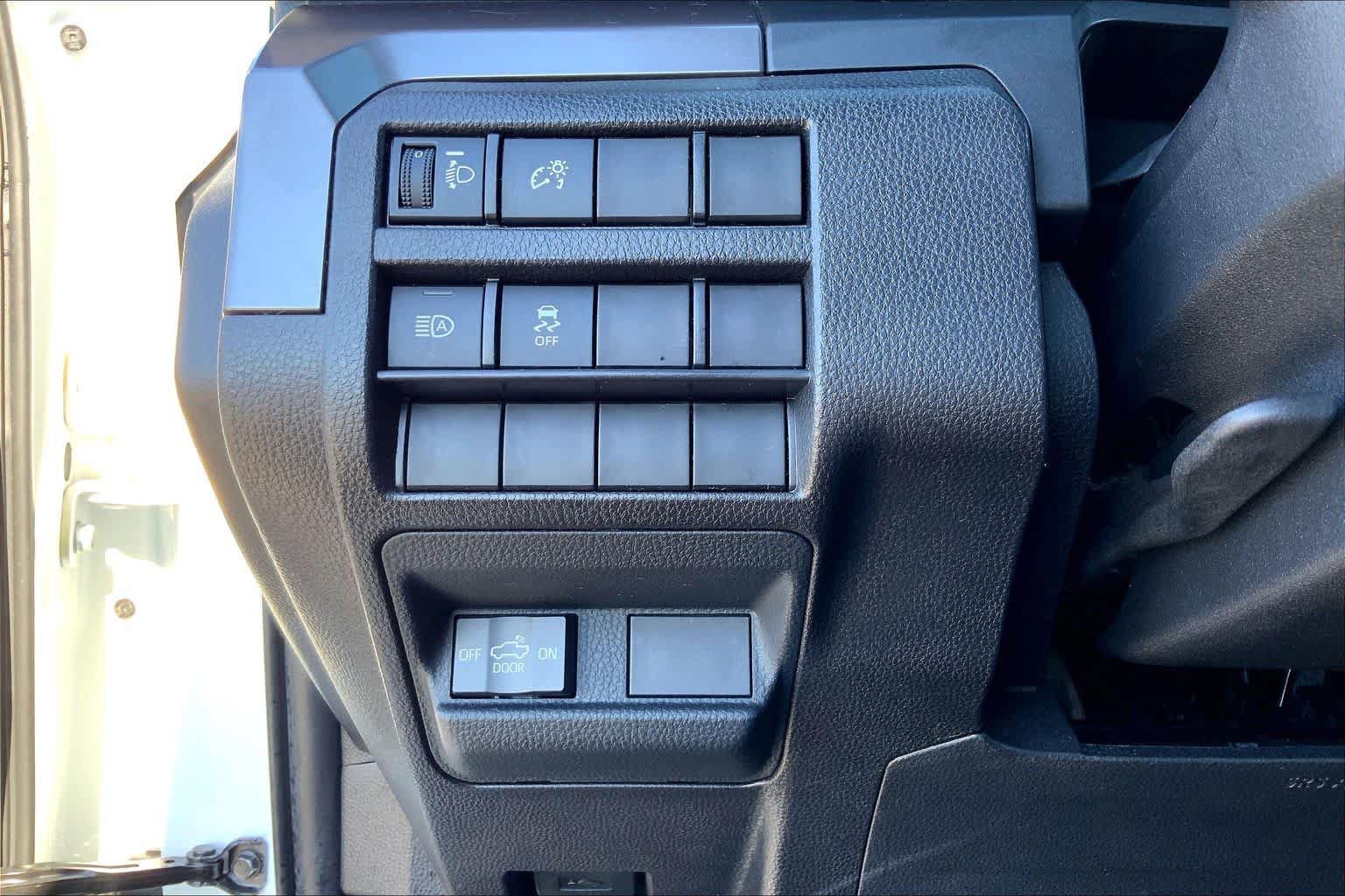 Used 2026 Toyota Tacoma SR5 RWD image 33