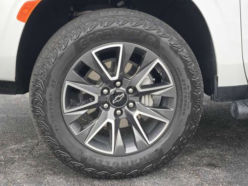 Certified 2024 Chevrolet Tahoe Z71 w/ Luxury Package AWD/4WD image 12