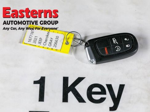 Used 2021 Jeep Cherokee Limited image 23