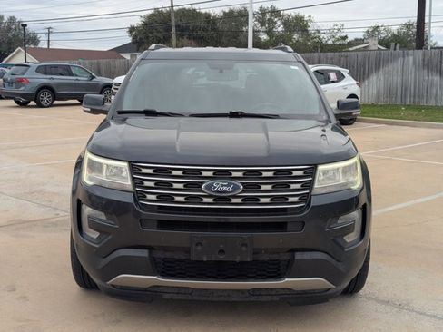 Used 2017 Ford Explorer XLT w/ Equipment Group 202A image 2