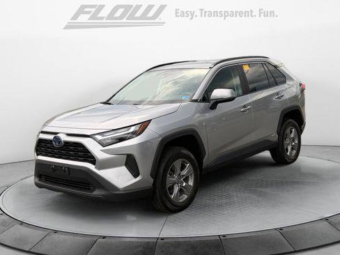 Used 2022 Toyota RAV4 XLE AWD/4WD image 4