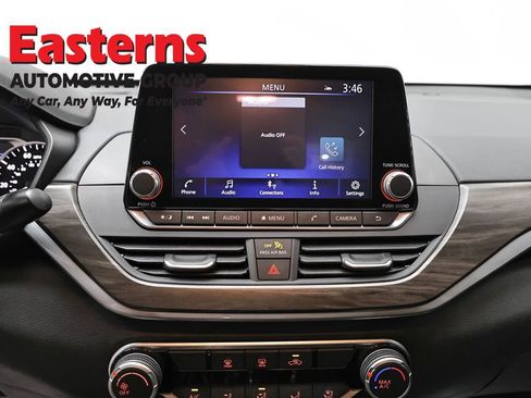 Used 2025 Nissan Altima 2.5 SV image 12