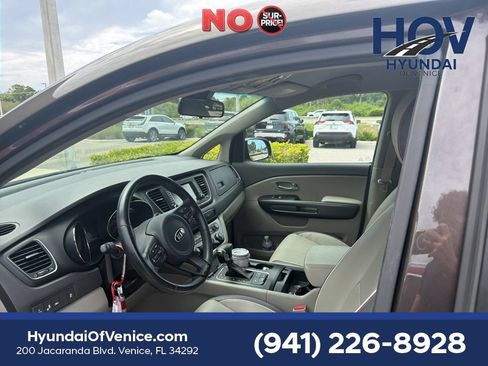 Used 2018 Kia Sedona LX w/ LX Essentials Premium Package FWD image 7