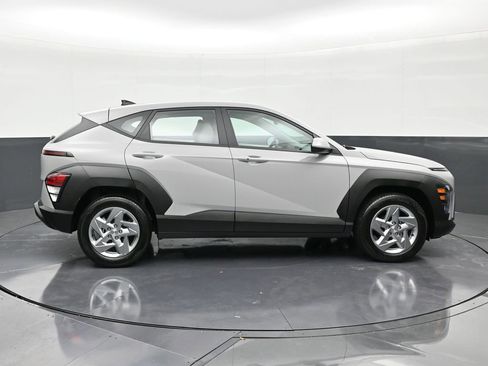 Used 2026 Hyundai Kona SE image 6