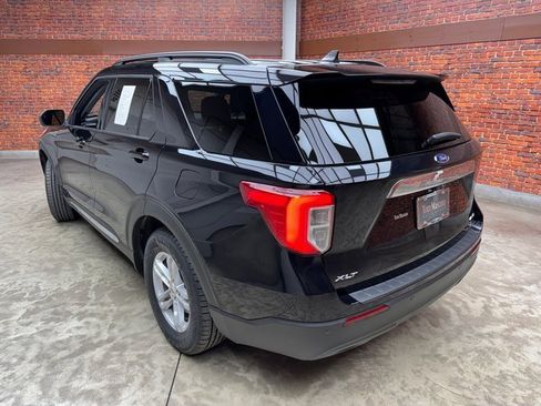 Certified 2023 Ford Explorer XLT image 4