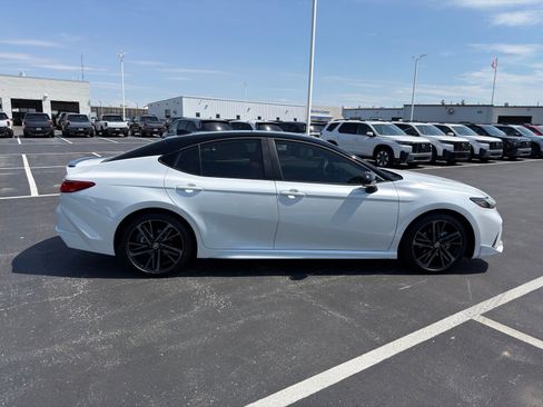 Used 2026 Toyota Camry XSE w/ Premium Package FWD image 7