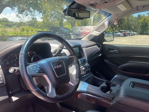 Used 2019 GMC Yukon XL SLT w/ Open Road Package RWD image 9