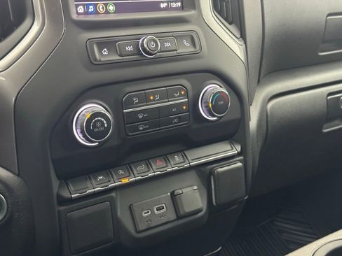 Used 2022 Chevrolet Silverado 1500 Custom image 23