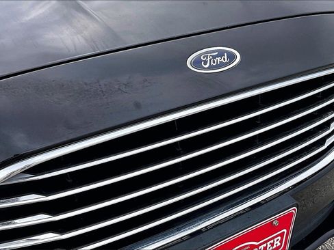 Used 2019 Ford Fusion SE image 32