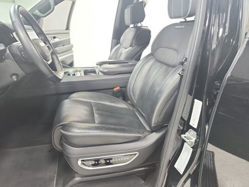 Used 2022 Jeep Grand Wagoneer Series II AWD/4WD image 19