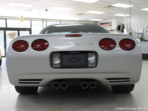 Used 2004 Chevrolet Corvette Z06 w/ Memory Package RWD image 7