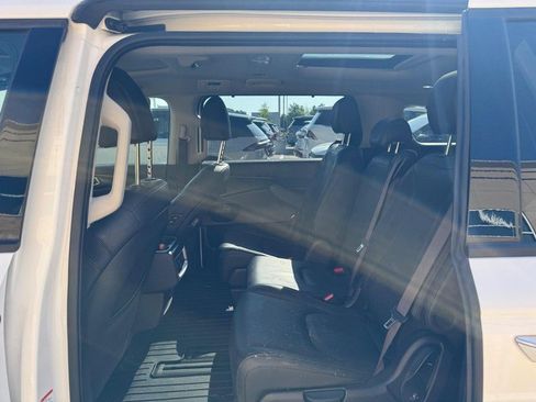 Used 2025 Kia Carnival SX w/ SX Dark Edition Package FWD image 5