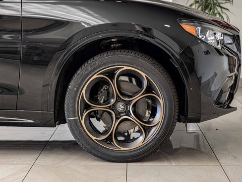 New 2025 Alfa Romeo Stelvio Sprint image 10