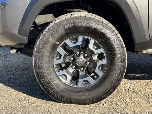 Used 2016 Toyota Tacoma TRD Off-Road image 27