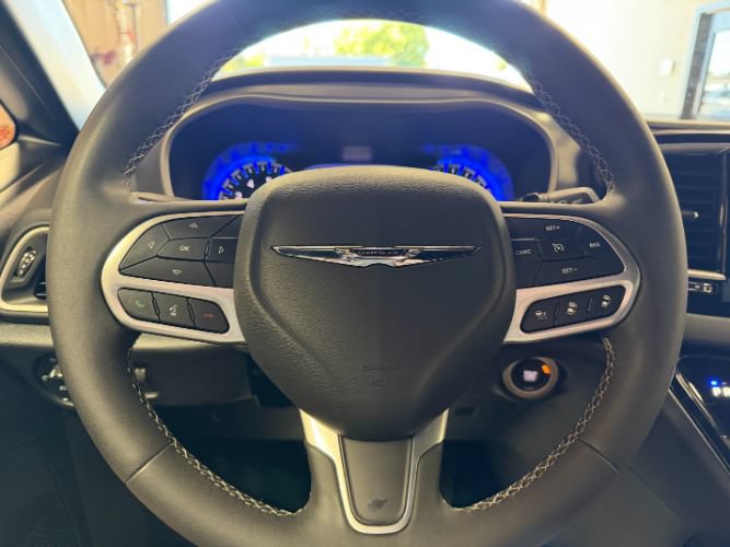 Used 2025 Chrysler Pacifica Select FWD image 21