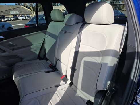 Used 2024 Volkswagen Tiguan SEL R-Line image 17