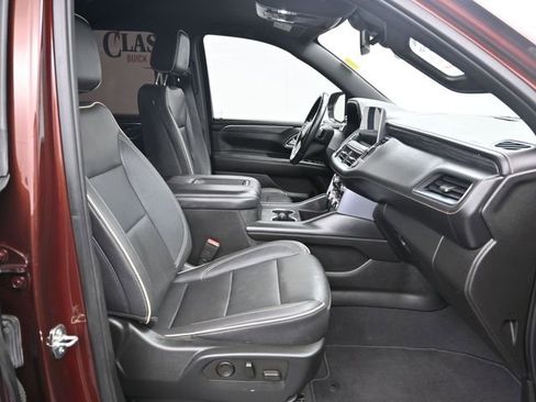 Used 2023 GMC Yukon XL SLT w/ SLT Luxury Package image 9