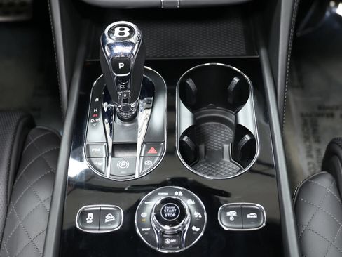 Used 2018 Bentley Bentayga AWD/4WD image 45