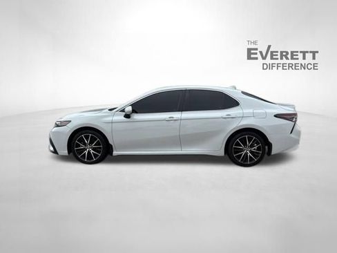 Used 2024 Toyota Camry SE FWD image 4