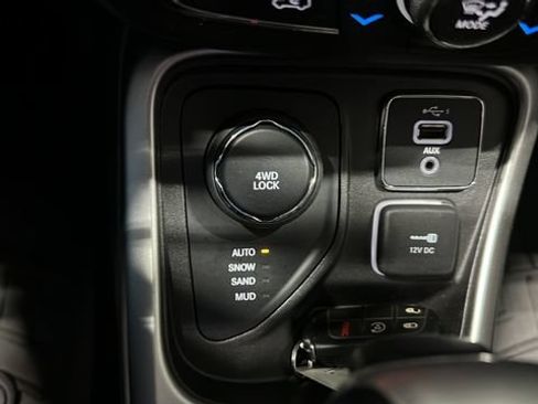 Used 2020 Jeep Compass Latitude w/ Popular Equipment Group AWD/4WD image 19