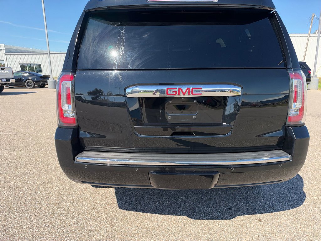 Used 2017 GMC Yukon Denali AWD/4WD image 4
