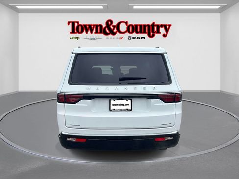 Used 2023 Jeep Wagoneer Series III w/ Convenience Group I image 6