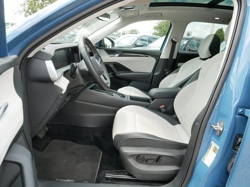Certified 2025 Volkswagen Tiguan SE AWD/4WD image 13