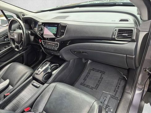 Used 2022 Honda Pilot Touring image 17