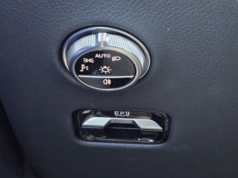 Certified 2025 Mercedes-Benz GLC 300 image 20