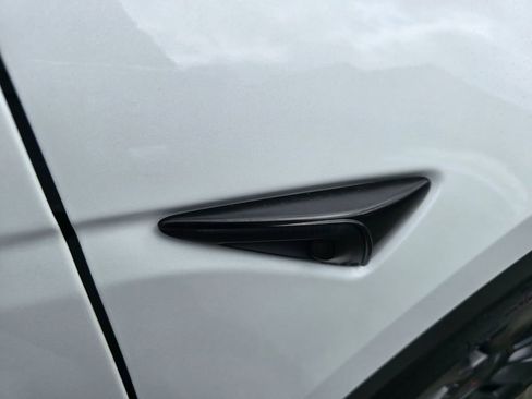 Used 2023 Tesla Model Y Performance image 24