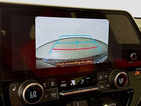 Used 2023 Toyota Highlander XSE image 13