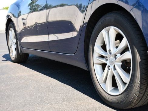 Used 2013 Hyundai Elantra GT FWD image 9