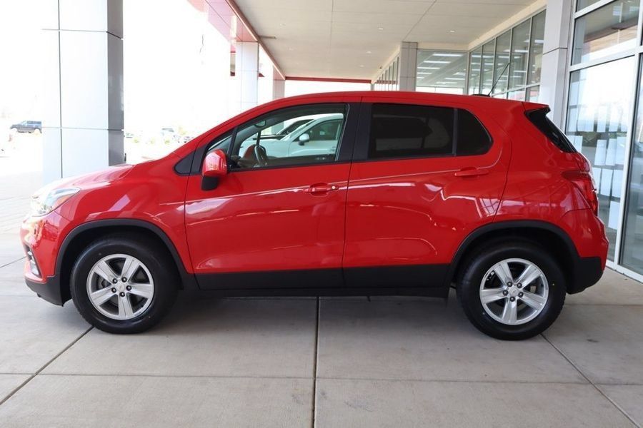 Used 2020 Chevrolet Trax LS w/ Tint and Cruise Package FWD image 4