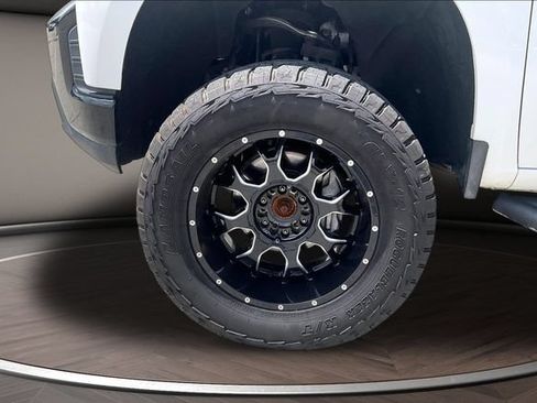 Used 2019 Chevrolet Silverado 1500 Custom Trail Boss w/ Custom Convenience Package AWD/4WD image 9
