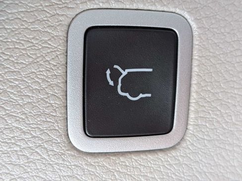 Used 2024 Chrysler Pacifica Touring-L FWD image 14