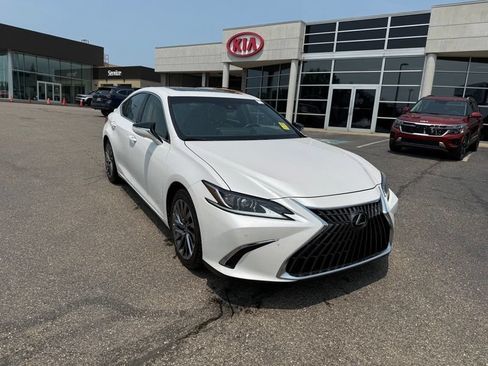 Used 2024 Lexus ES 300h w/ Accessory Package (Z1) FWD image 4